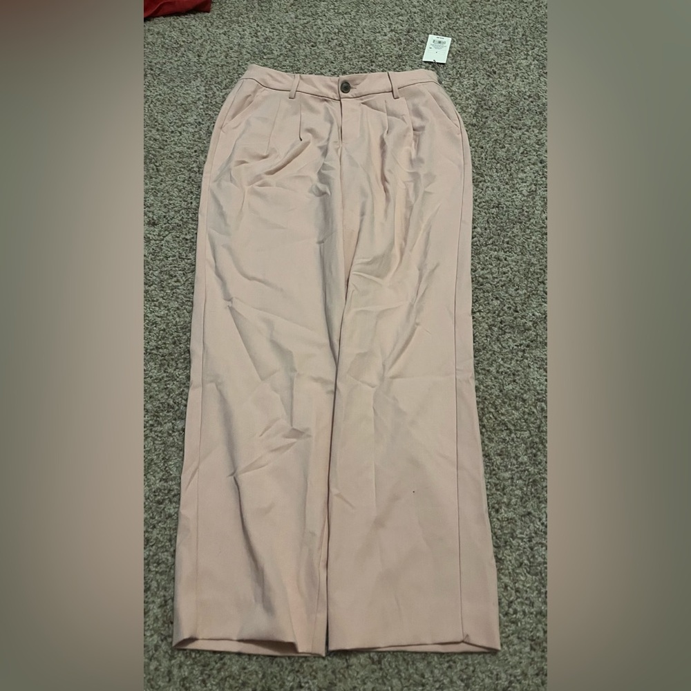 Coral dress capris in size 4 from a new day.
